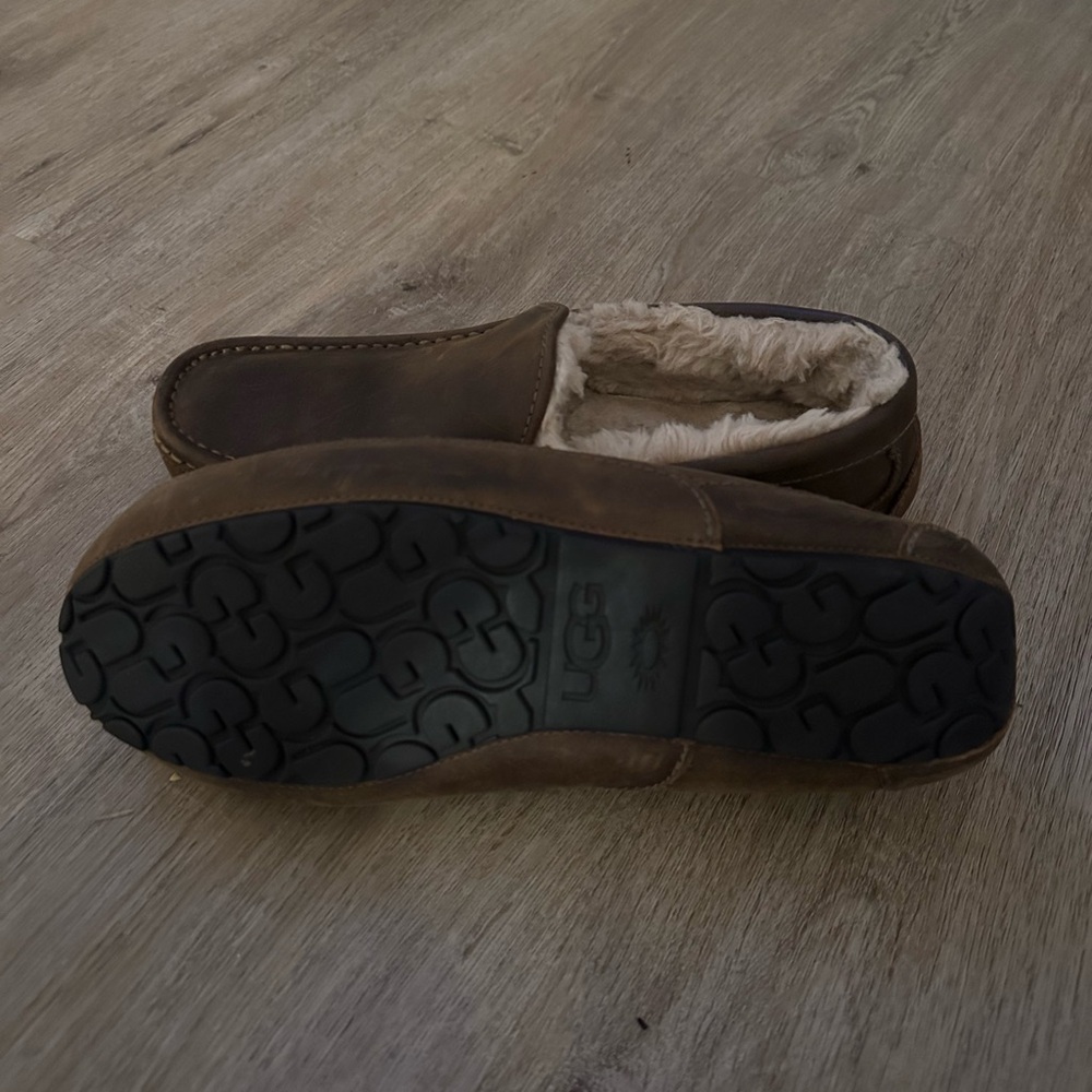 UGG Men's Tan Leather Slip-On Loafers - Picture 2 of 4